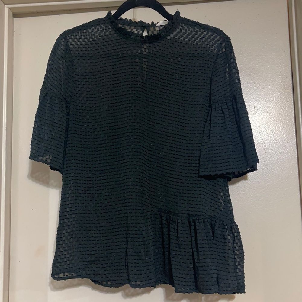 3/$25 H&M textured peplum top